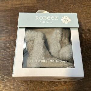 Robeez baby girl faux fur classic boot. 0-6 months